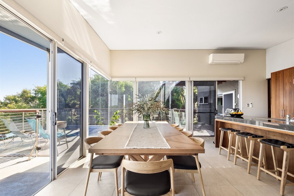 A La Plage | Ocean View Luxury | Family Friendly gallery image 3