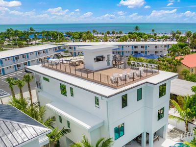 Walk to St. Armands & Beach/Gulf Views/Resort Pool