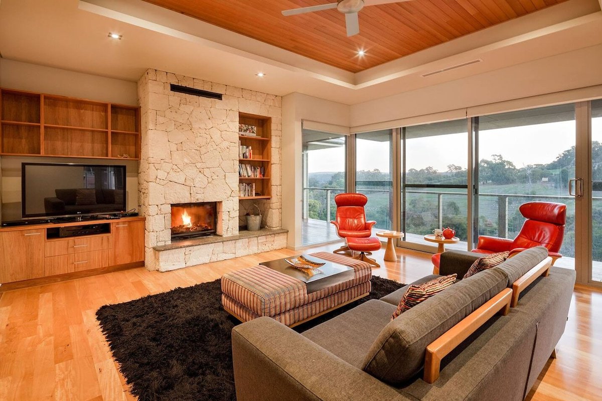 Valley Views—Elevated Hilltop Escape near Beaches gallery image 5