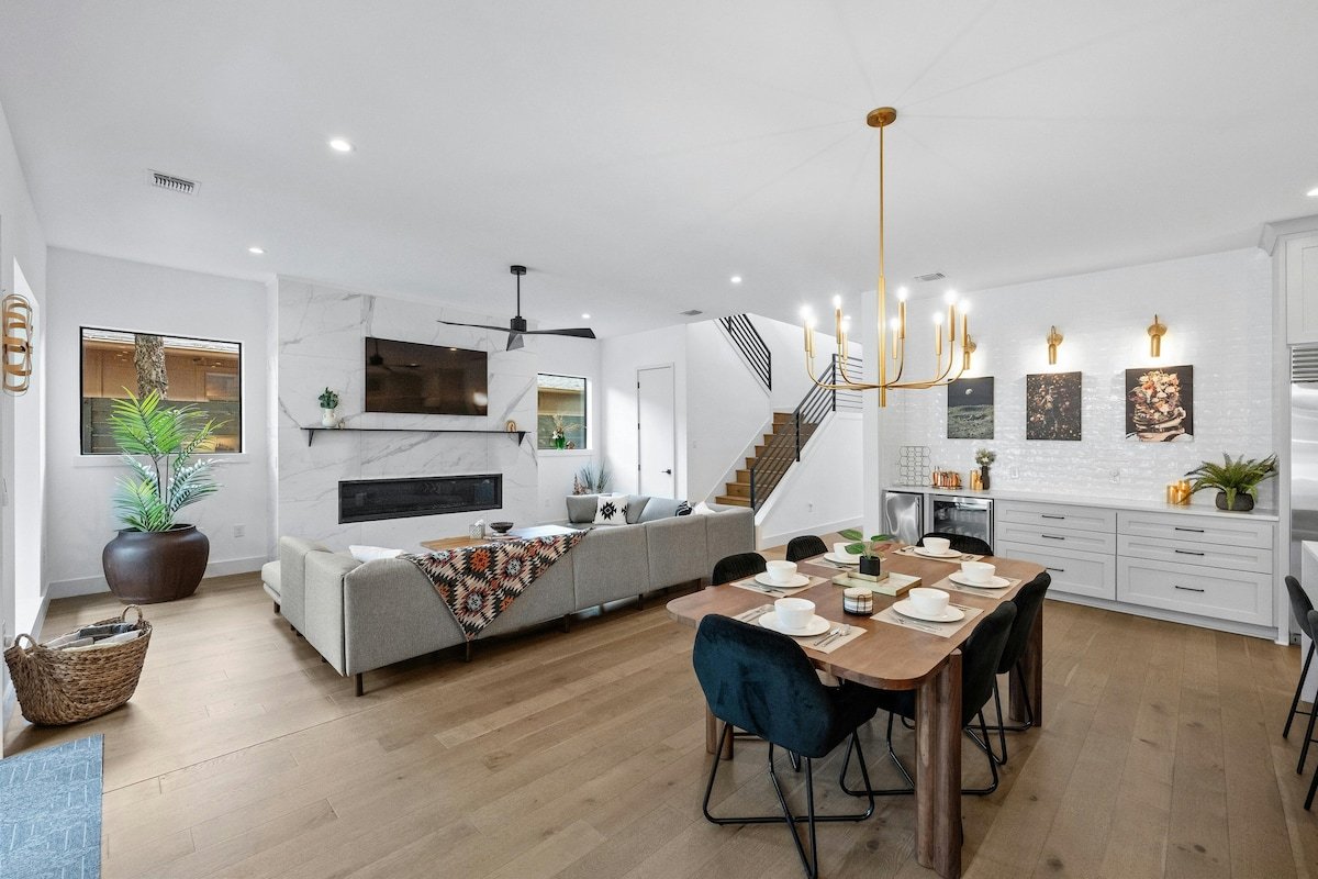 High-End 4 BDRM w/Heated Pool I Walk to S Lamar gallery image 5