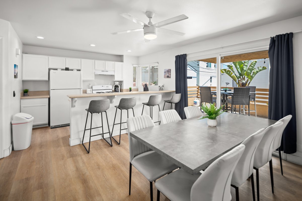 7 Bedroom Water View Home – North Mission Beach