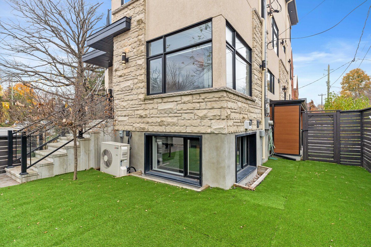 Luxurious Oasis – Rooftop terrace Old Ottawa South gallery image 4