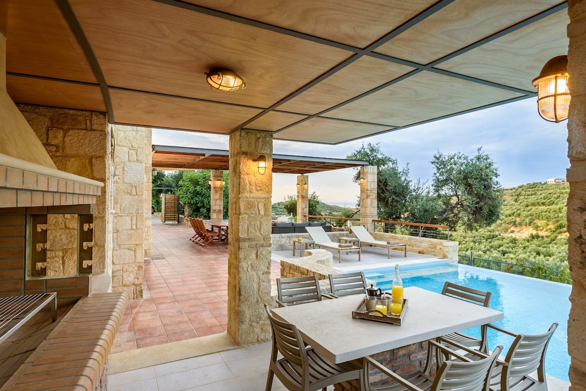 Romantic villa with 4 bedrooms & private pool. gallery image 5