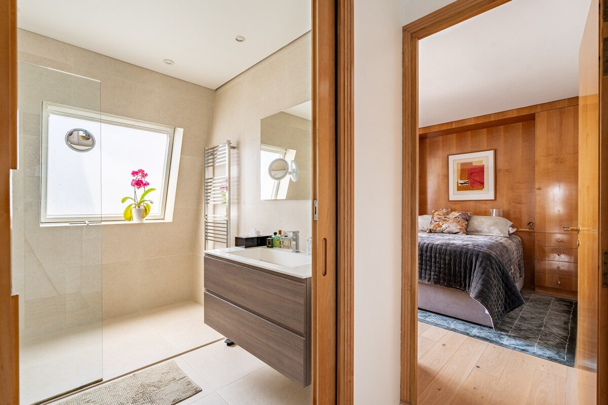 Paris Saint-Dominique gallery image 5