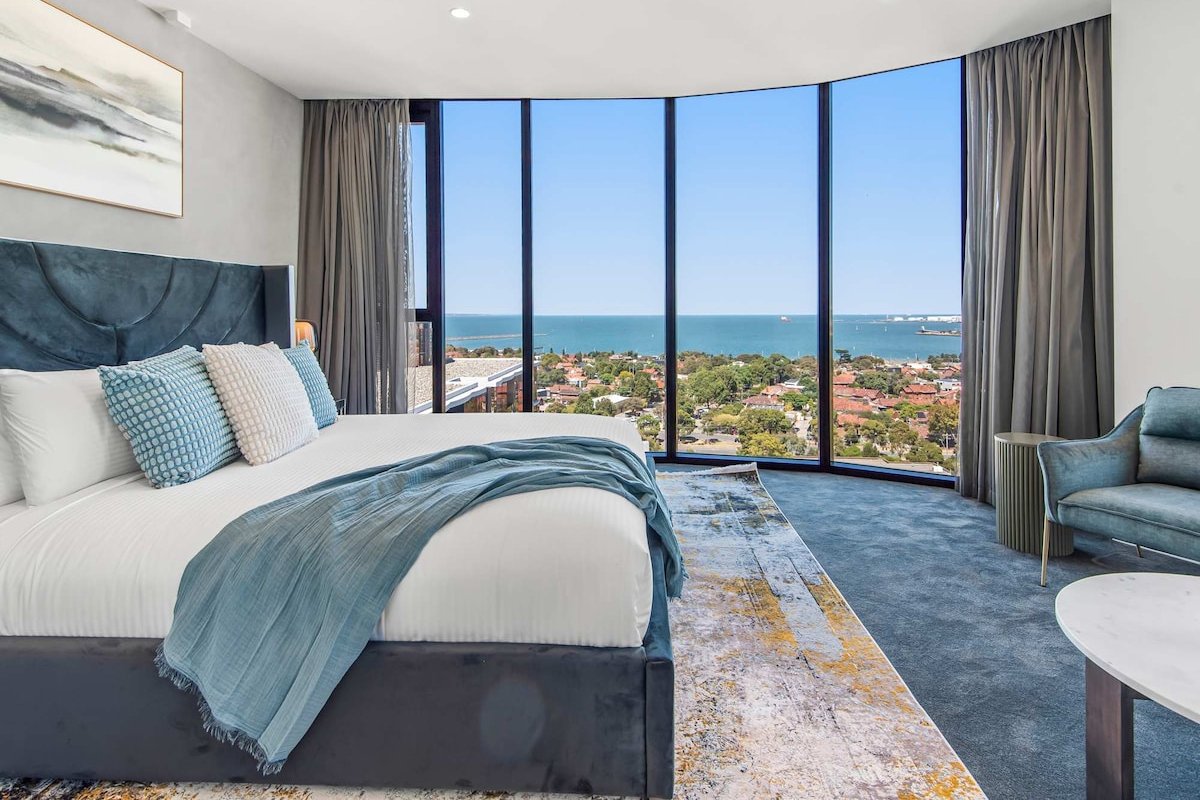 Jaw-dropping 4BD Penthouse in Beachside Resort gallery image 4