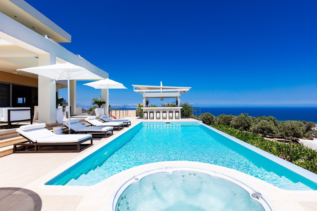 Hilltop villa with full facilities&scenic views gallery image 3