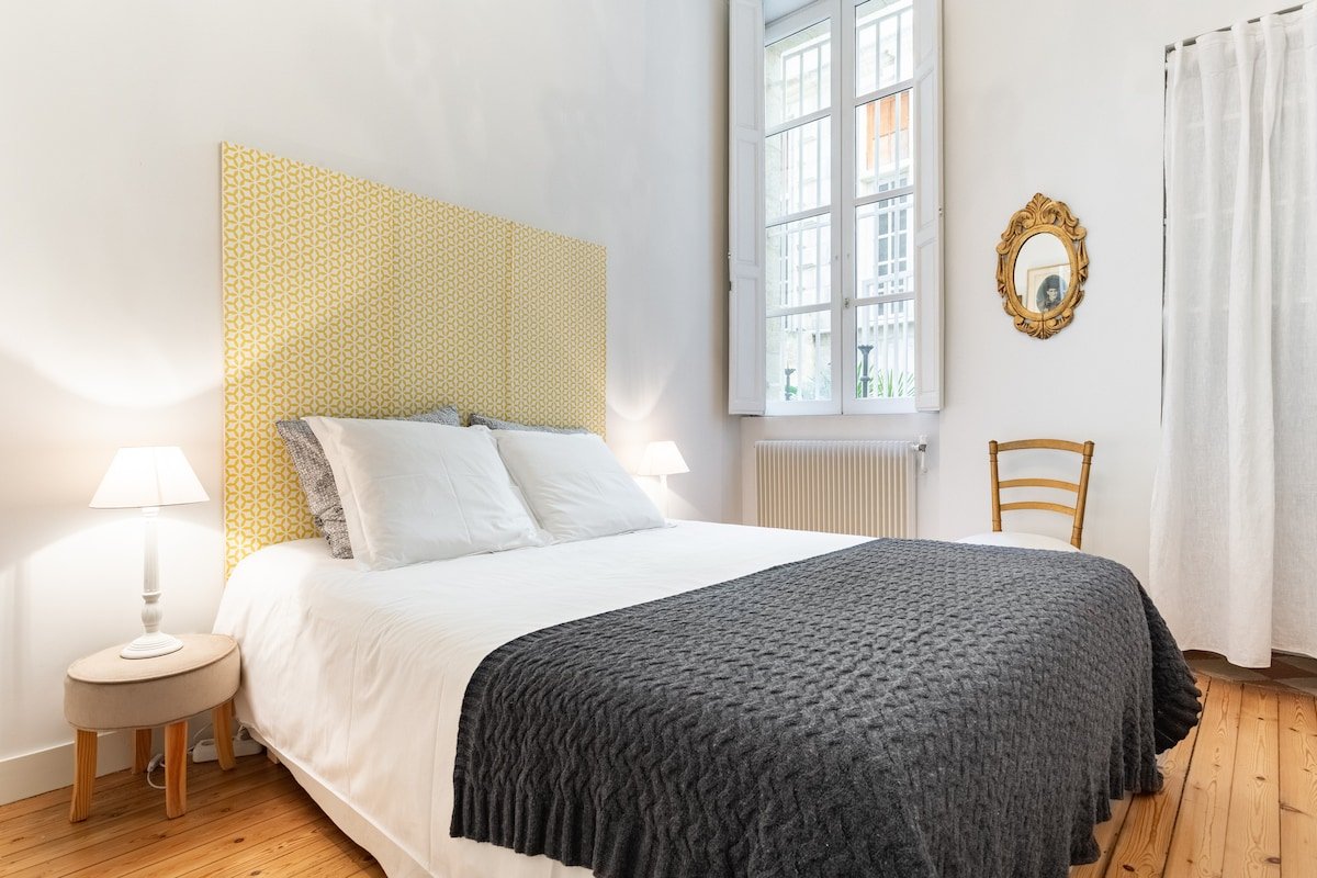 Chic & stylish apartment superbly located. gallery image 4