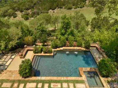 Bohemian lounge, bar, grill, pool & spa, 2 bdrms