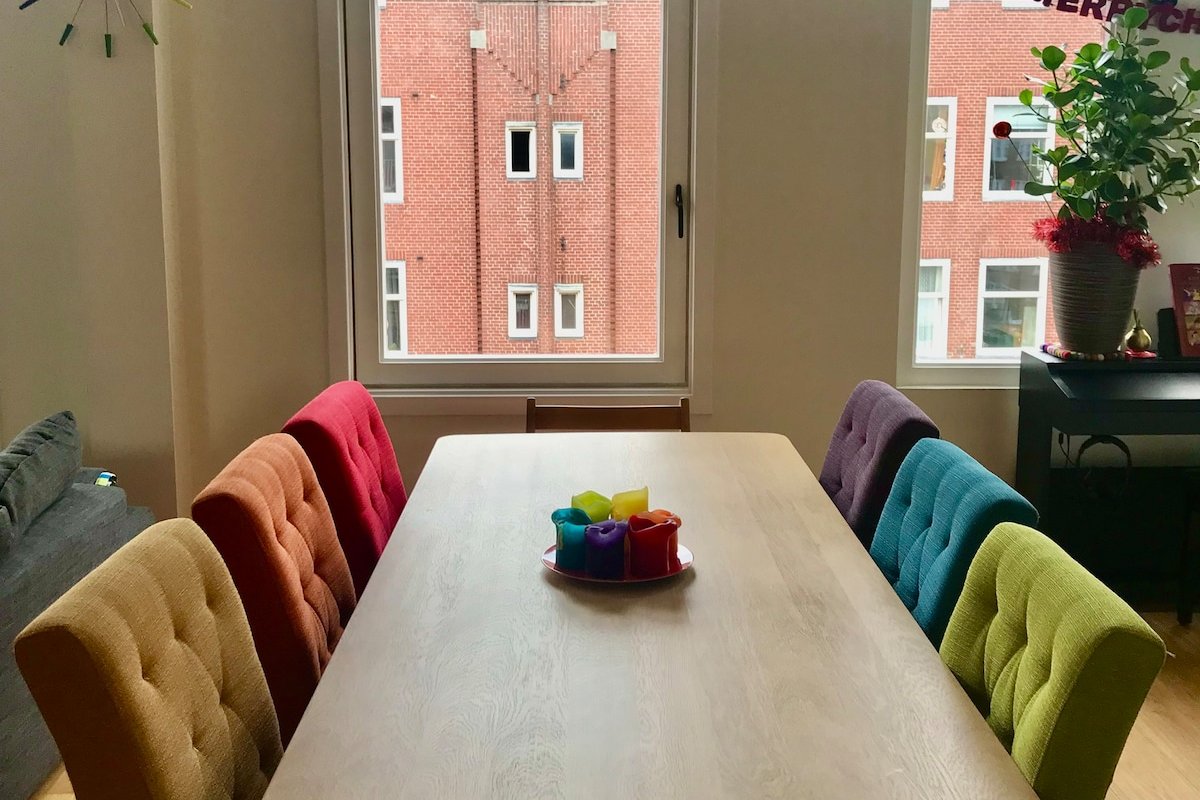 Luxurious Family Home – READ description! gallery image 3