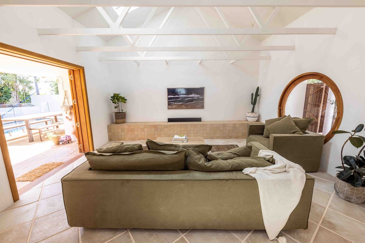 Coastal Spanish-inspired Casa – Pet Friendly gallery image 4