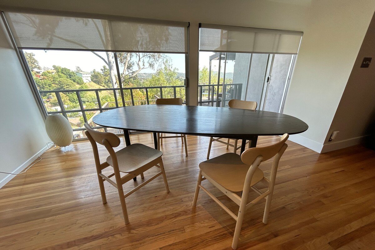 Highland Park Designer Home w/Massive Deck & Views gallery image 4