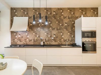 Stylish, Cozy&Spacious 4-Bedroom Apt (City Center)