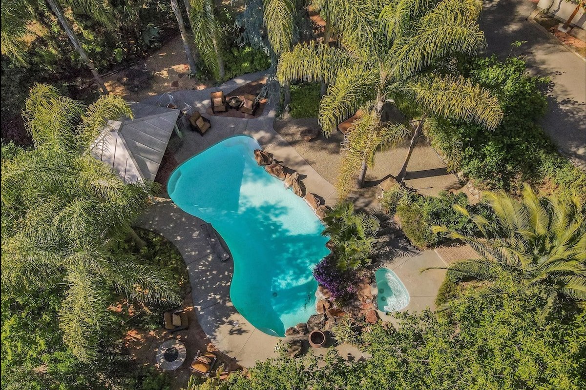 [New Special] Modern Redwood Retreat with pool gallery image 4