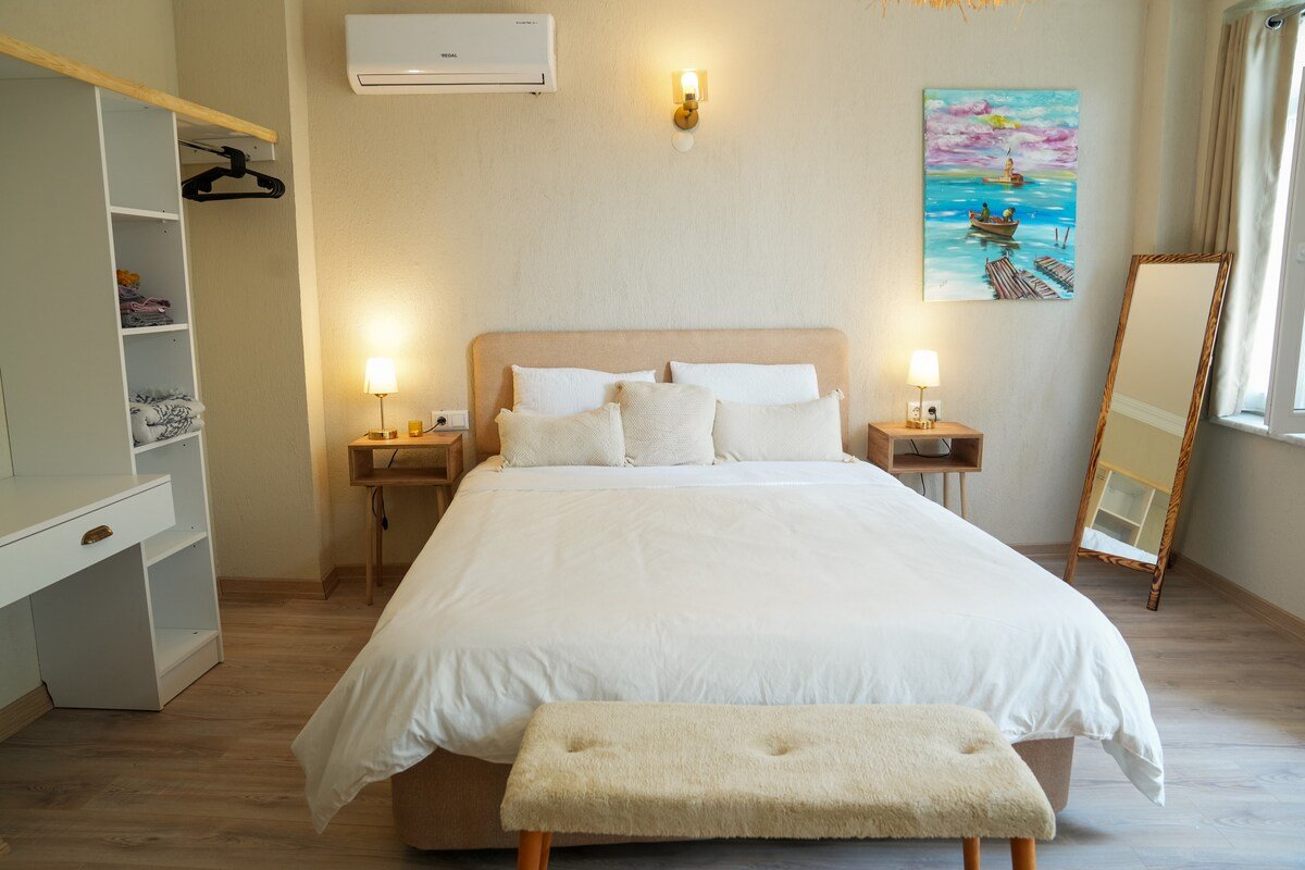 BohoHouse ~ 6 Rooms + 2 Rooftops gallery image 4