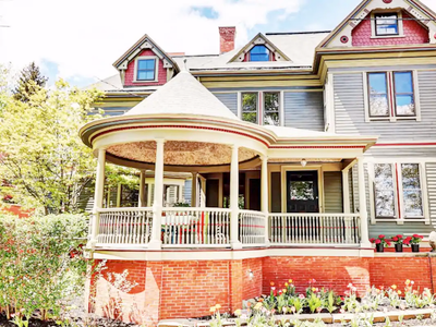 Elegant Victorian House, sleeps 14 near Brown/RISD