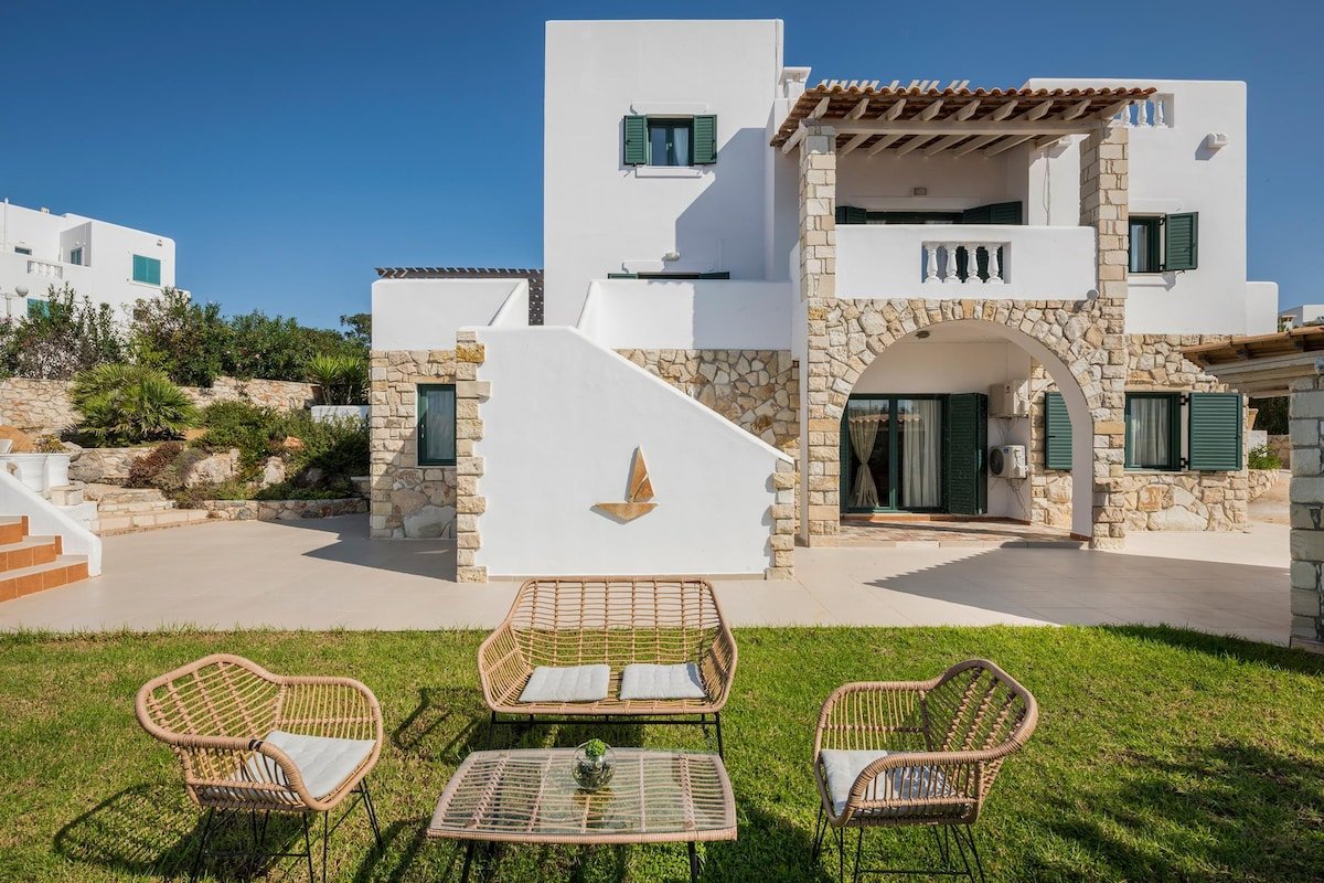 Luxury villa near Beach, with Private Pool & Views gallery image 4