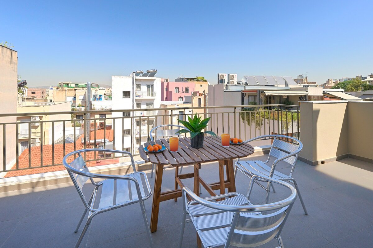 The Acropolis Pathway – Penthouse, jacuzzi & view gallery image 5