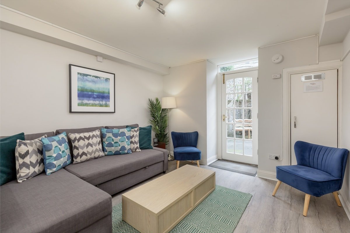 3 bed apartment ideal for Royal Mile & Old Town gallery image 2