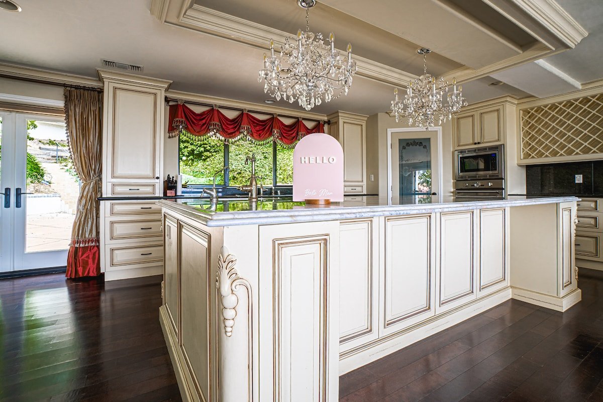 Elegant Villa with Ocean Views gallery image 5