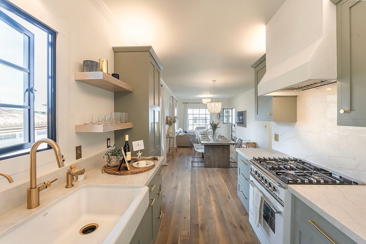 3917 Casa Blanca-Updated Bungalow with Bonus Room gallery image 4