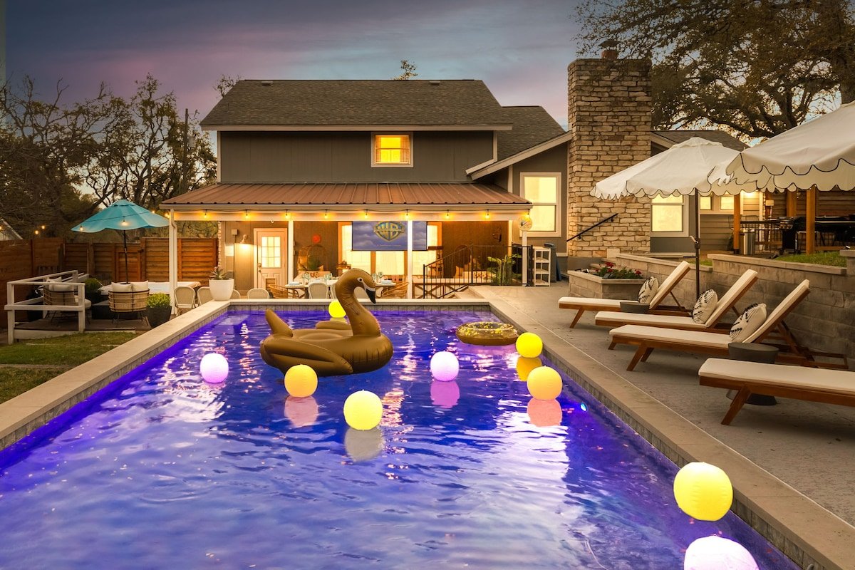 Austin Escape on 1 Acre | Pool • Hot Tub • Theater gallery image 3