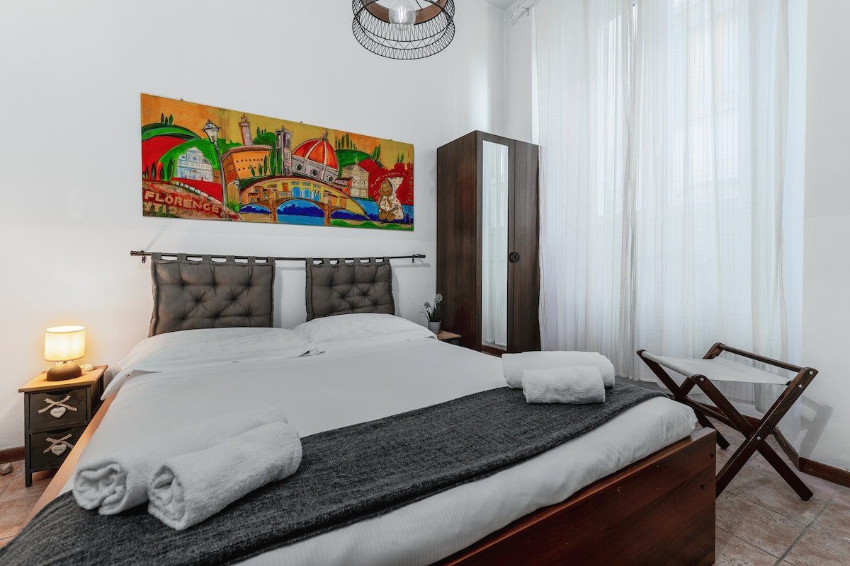 Autumn in Florence: 2BR near Duomo + Wi-Fi gallery image 2