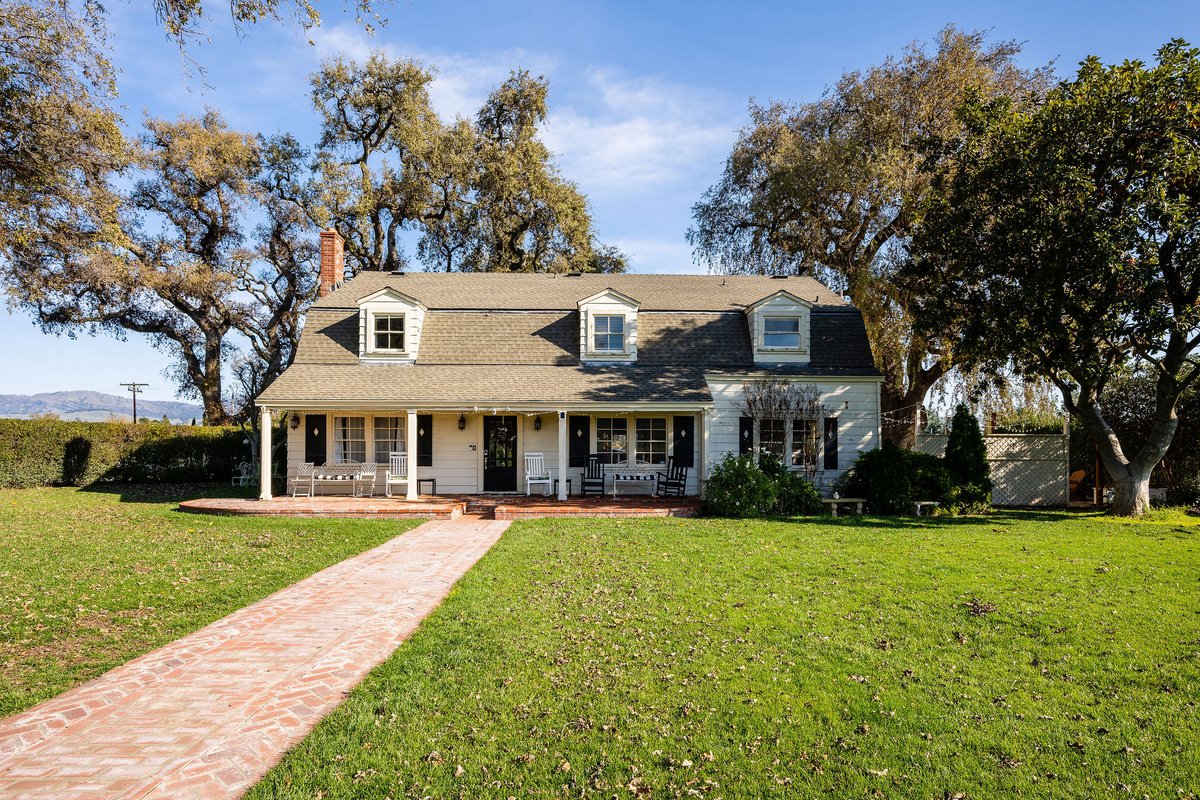 Epic Farmhouse in Wine Country • Hot Tub • Views