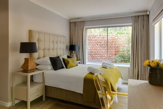 Photo 4 of 15 Woodford accommodation in Camps Bay, Cape Town with 6 bedrooms and 6 bathrooms