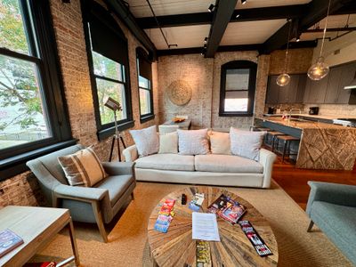 Luxury 3BD/3.5Bth-DOME-2500 SQFT-Pvt Elevator