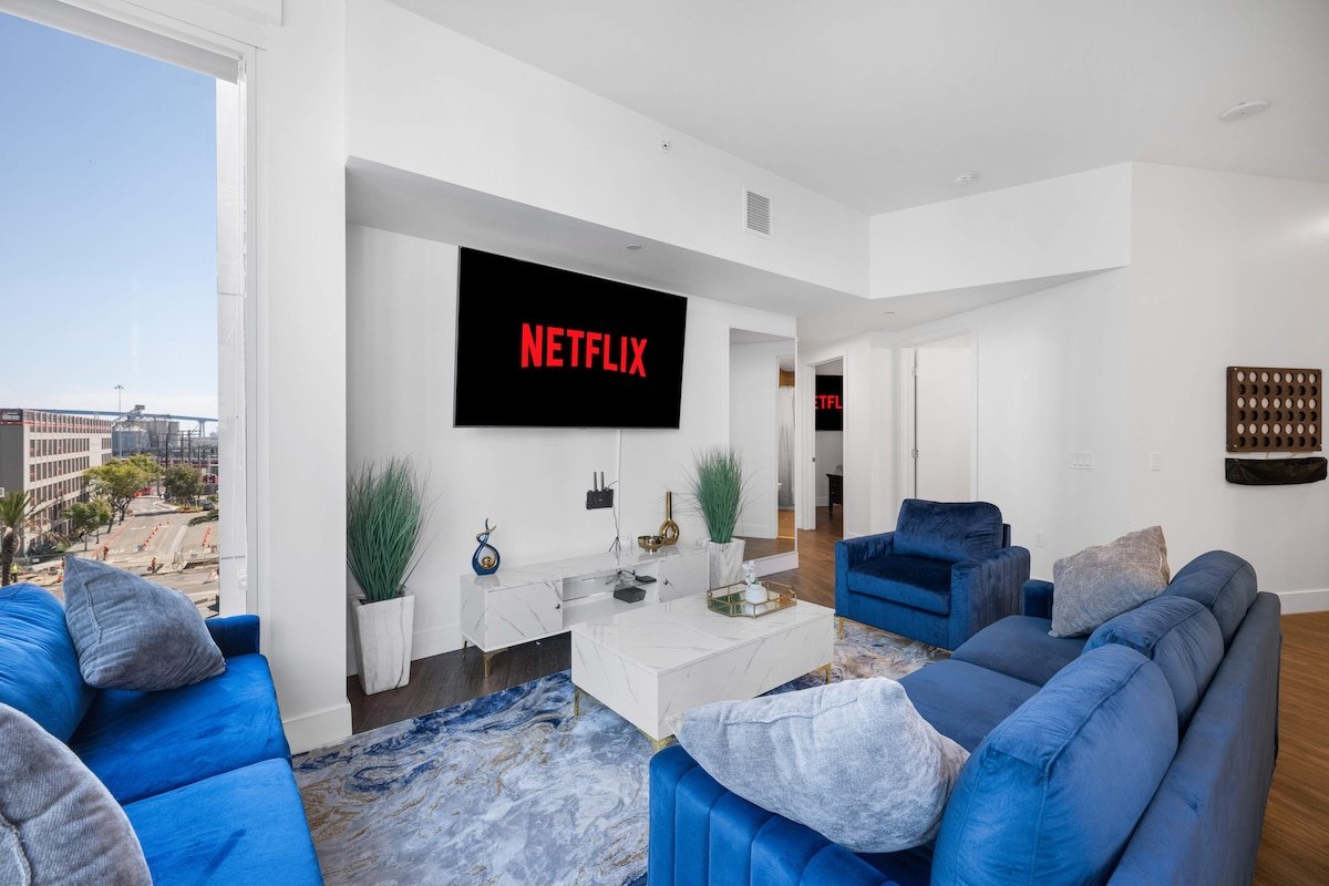 Luxury 3Br Downtown Convention Center & Petco gallery image 2