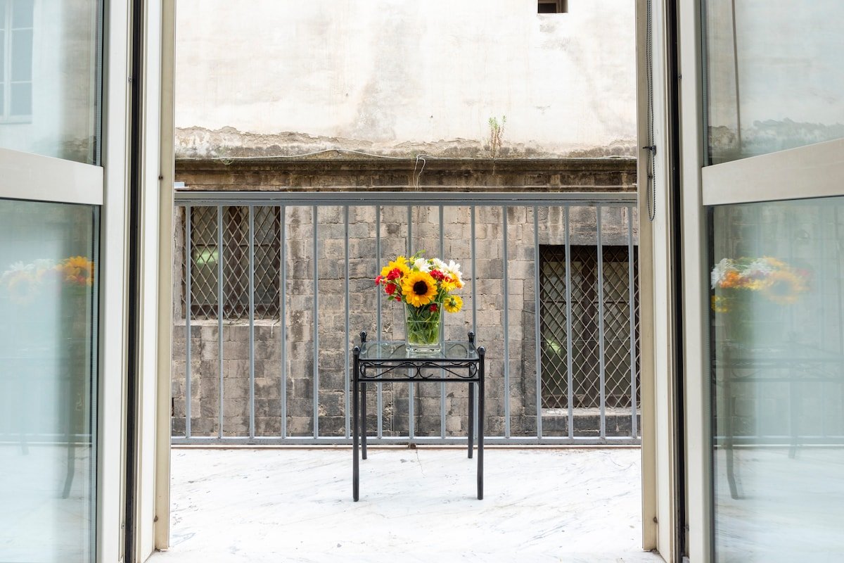 Appartamento con jacuzzi nel centro di Napoli gallery image 5