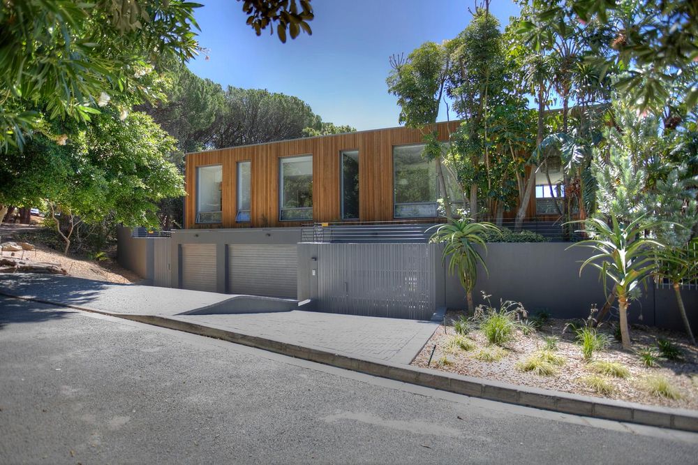 Photo 2 of Higgovale Chic accommodation in Higgovale, Cape Town with 5 bedrooms and 4.5 bathrooms