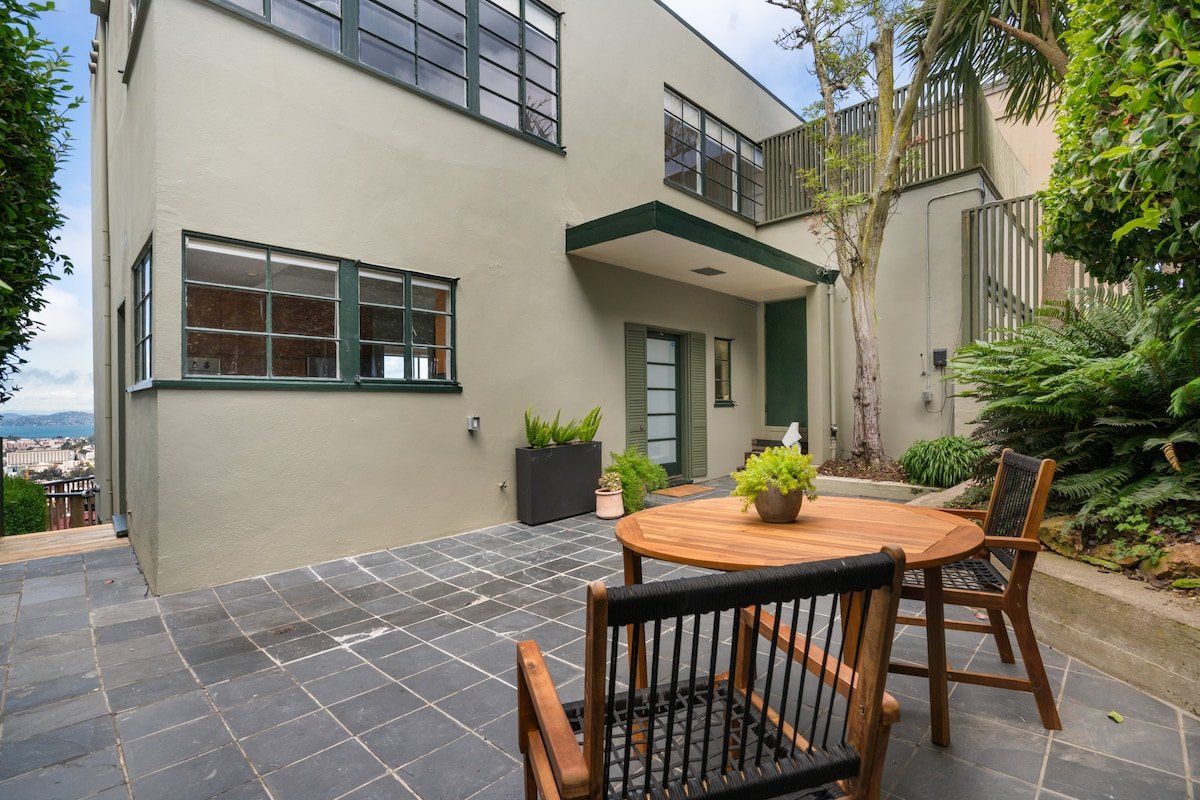 Top of SF Home with Panoramic Views gallery image 5