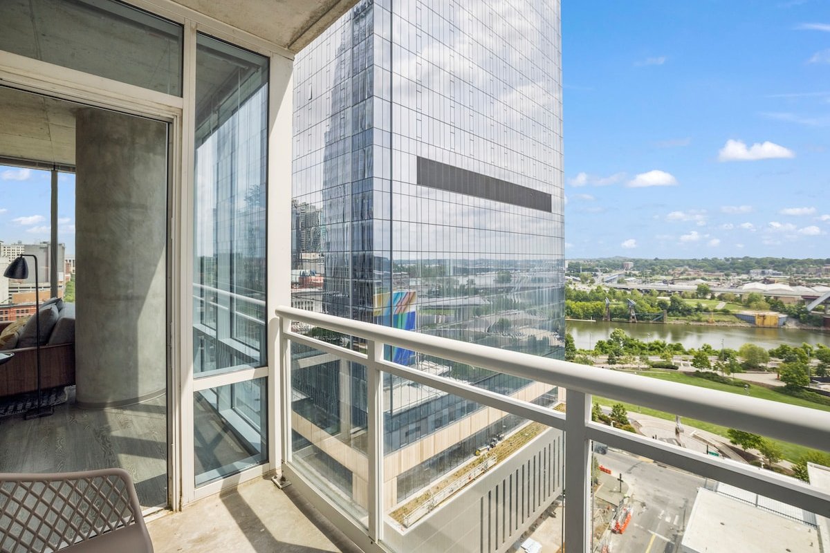 2 BR 2 Bath Suite | South Broadway | Placemakr gallery image 2