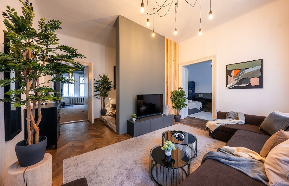 4BR Family Apt | Wenceslas Square gallery image 2