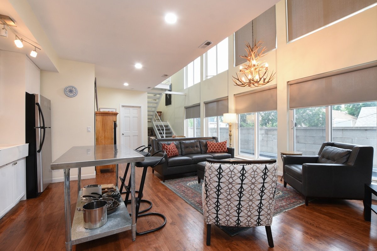 Amazing City Get Away. Perfect for Entertaining! gallery image 5