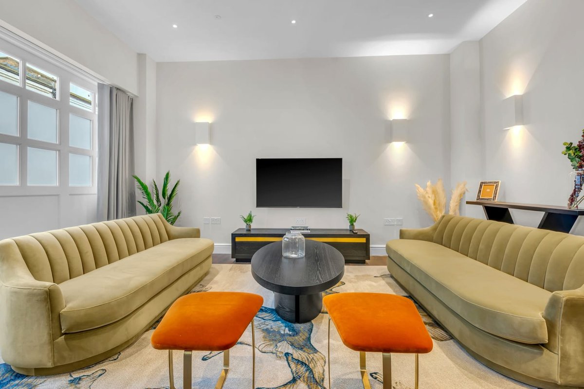 Contemporary Three-Storey Mews House by Hyde Park