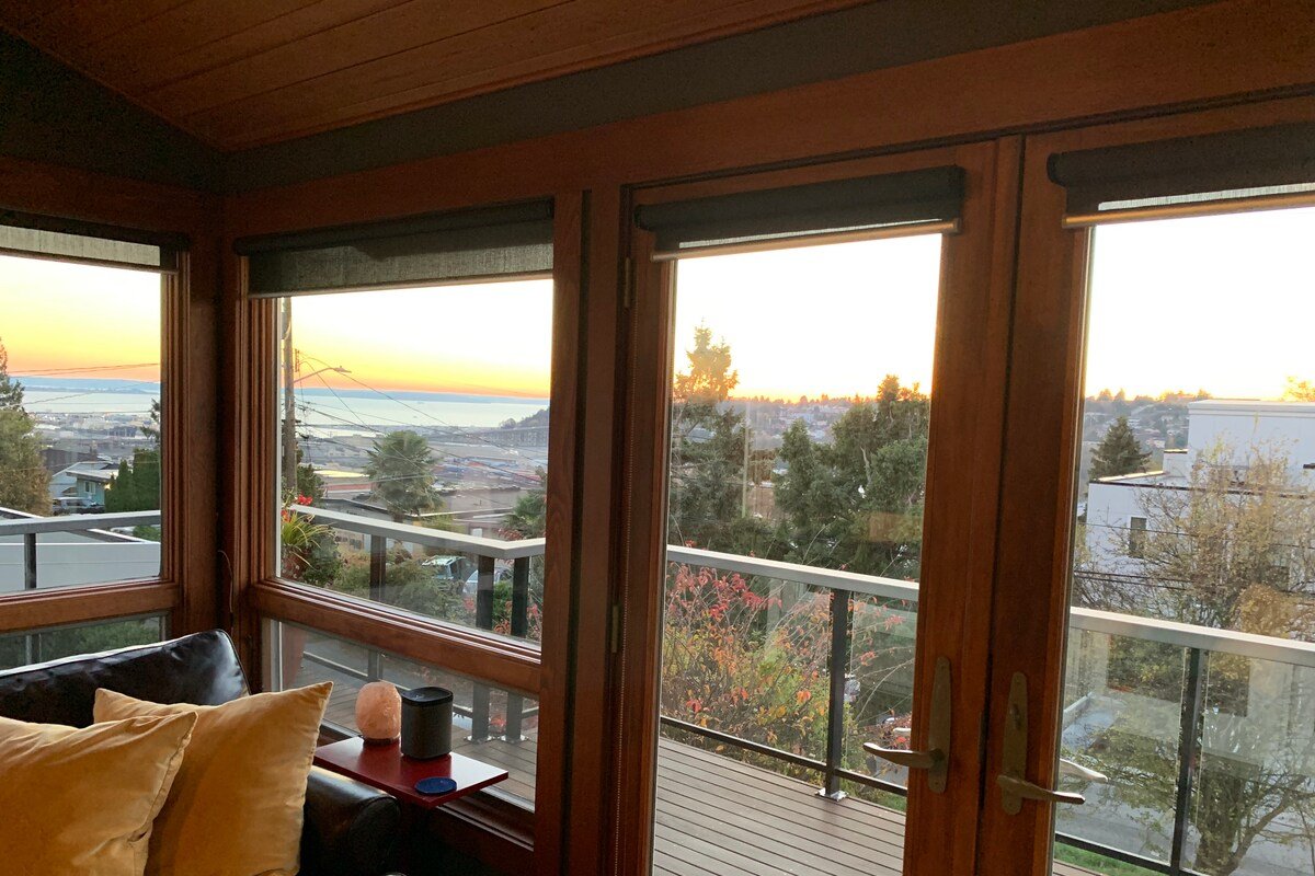 Scenic Water-View Queen Anne Home, 2Mi to Downtown gallery image 5