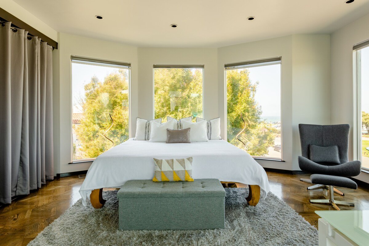 Marina Waterfront Home gallery image 4