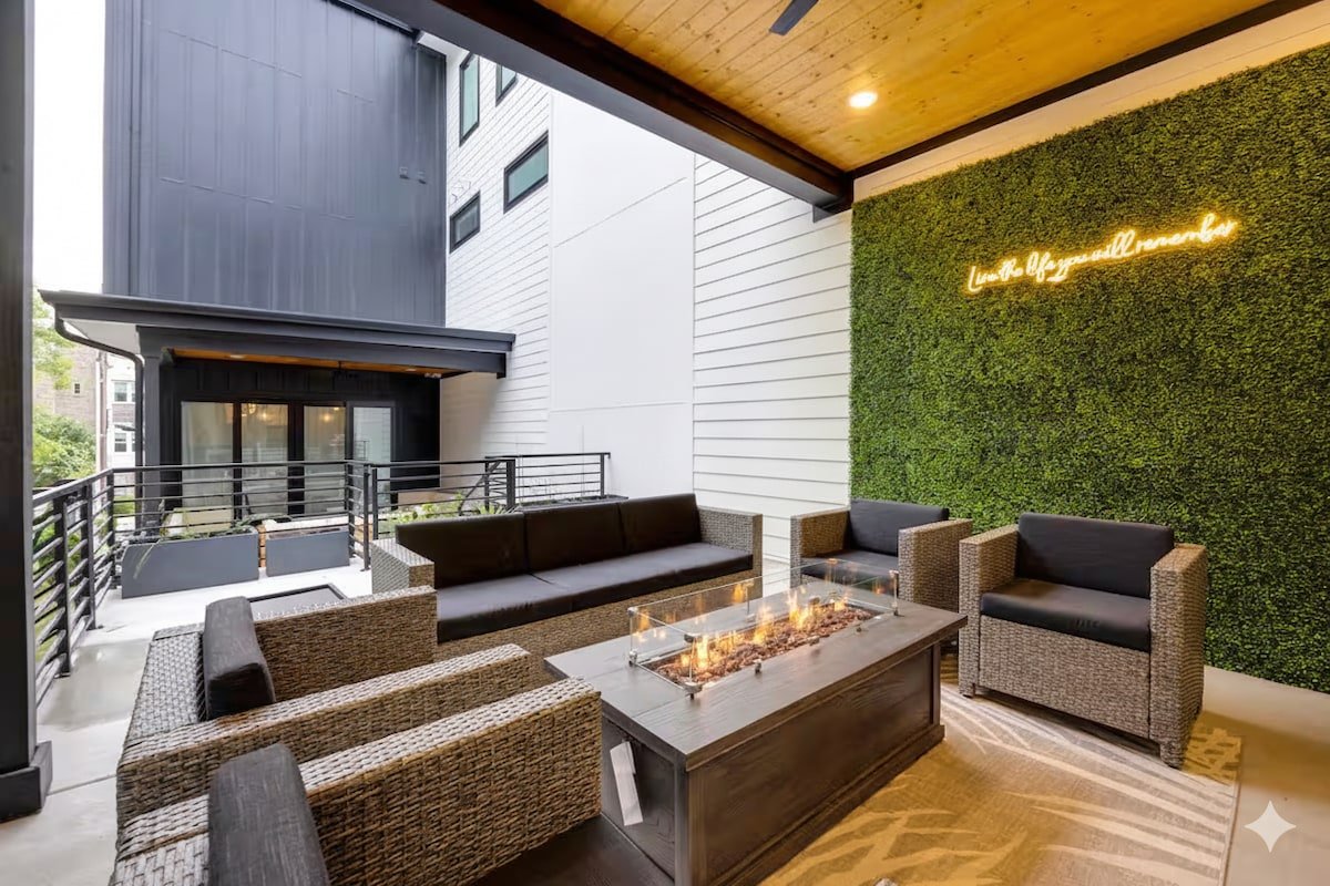 Luxury Chic Modern Home Minutes from the Gulch gallery image 4