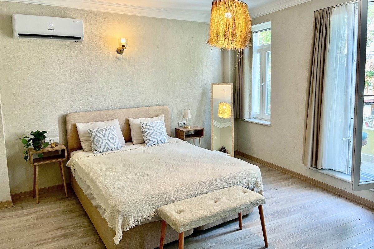 BohoHouse ~ 6 Rooms + 2 Rooftops gallery image 2