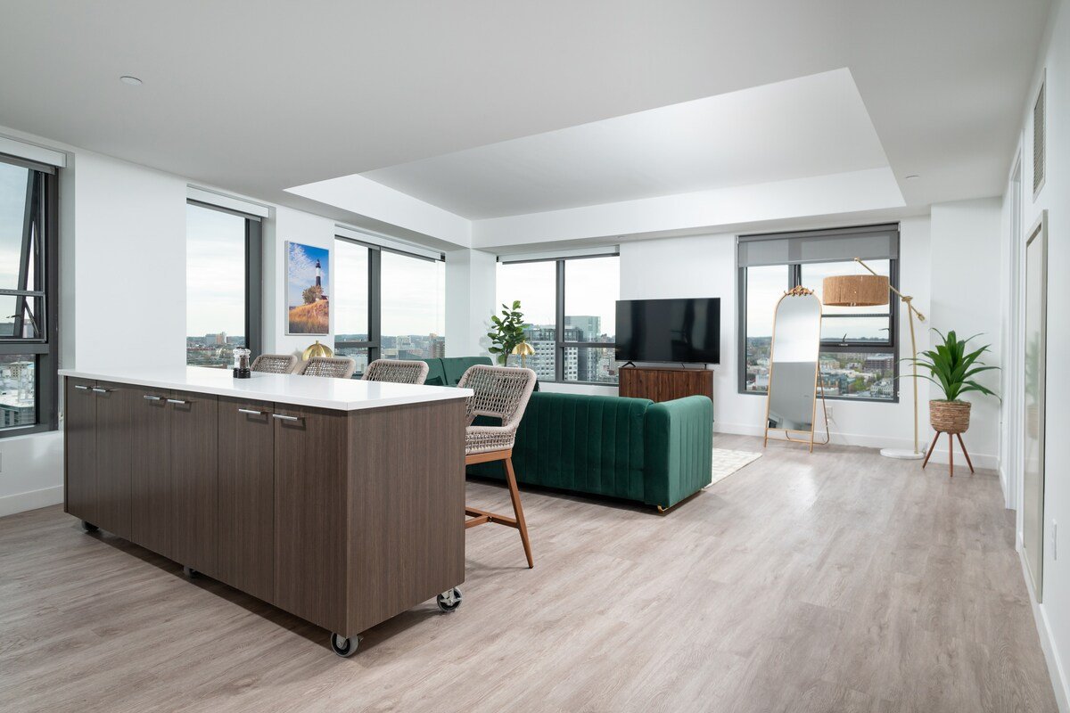 Central Square Serene Penthouse w/GYM & Parking gallery image 4