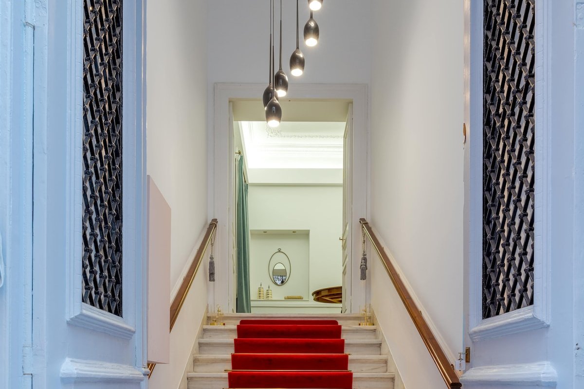 Presidential Suite – 2 Mazi Suites gallery image 4