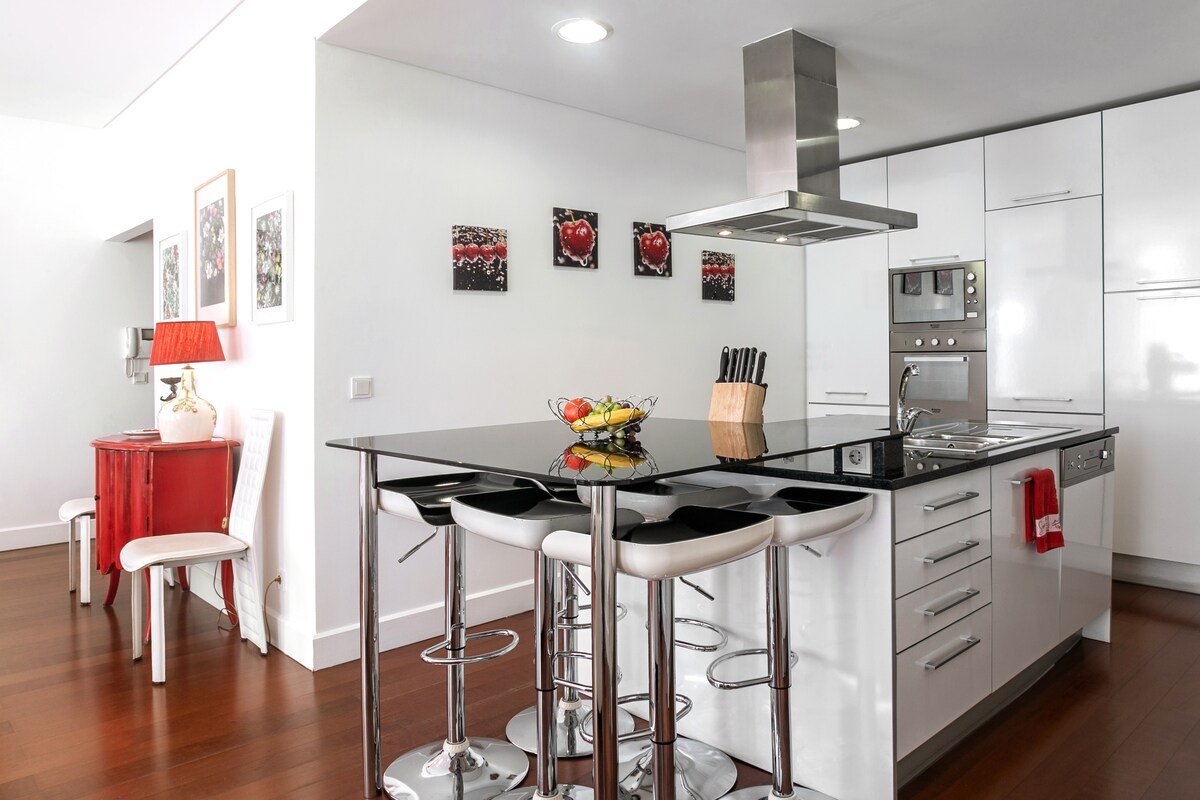 Rouge – Spacious 3 Bed 3 Bath in Chiado, Lisbon gallery image 4