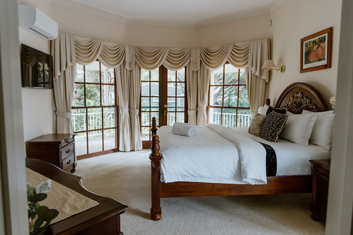 5m to Montville w/Outdoor Dining-BBQ-Spa+Patio gallery image 5