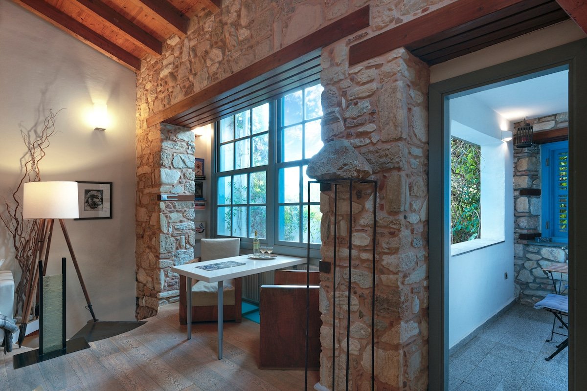 Live in the Acropolis’ Shadow-now w/ super Terrace gallery image 4