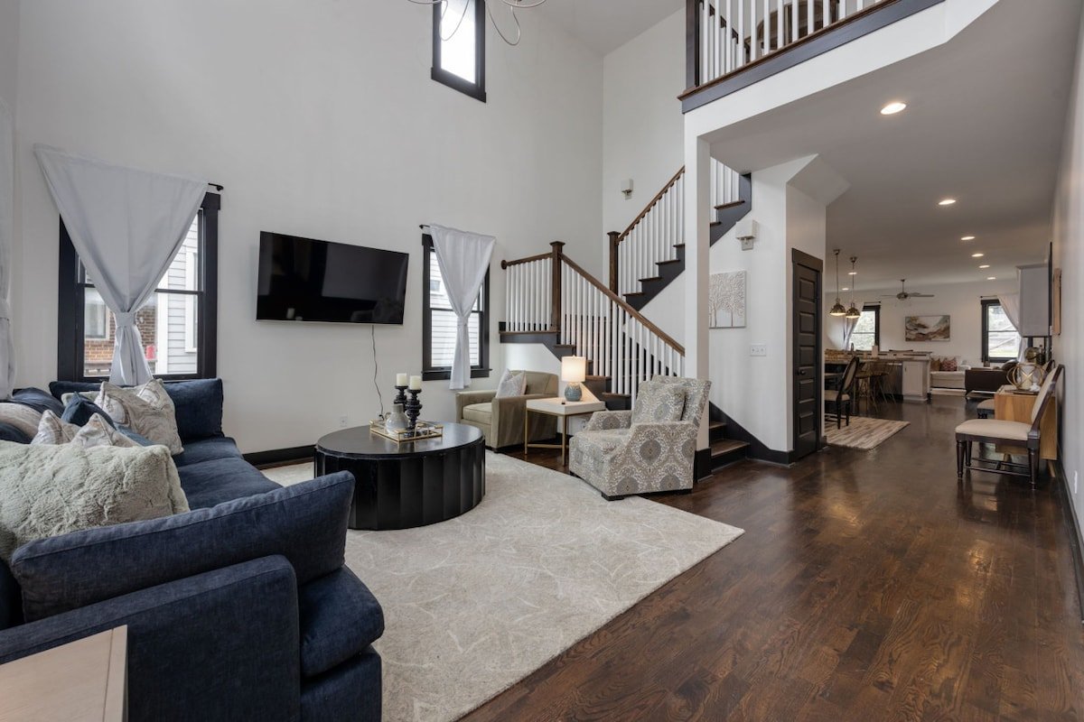 East Nashville | Pool Table & Yard | 30 Day Min gallery image 3