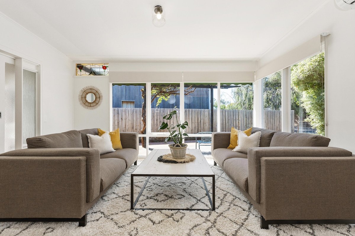 Bright beach house in prime Barwon Heads gallery image 3