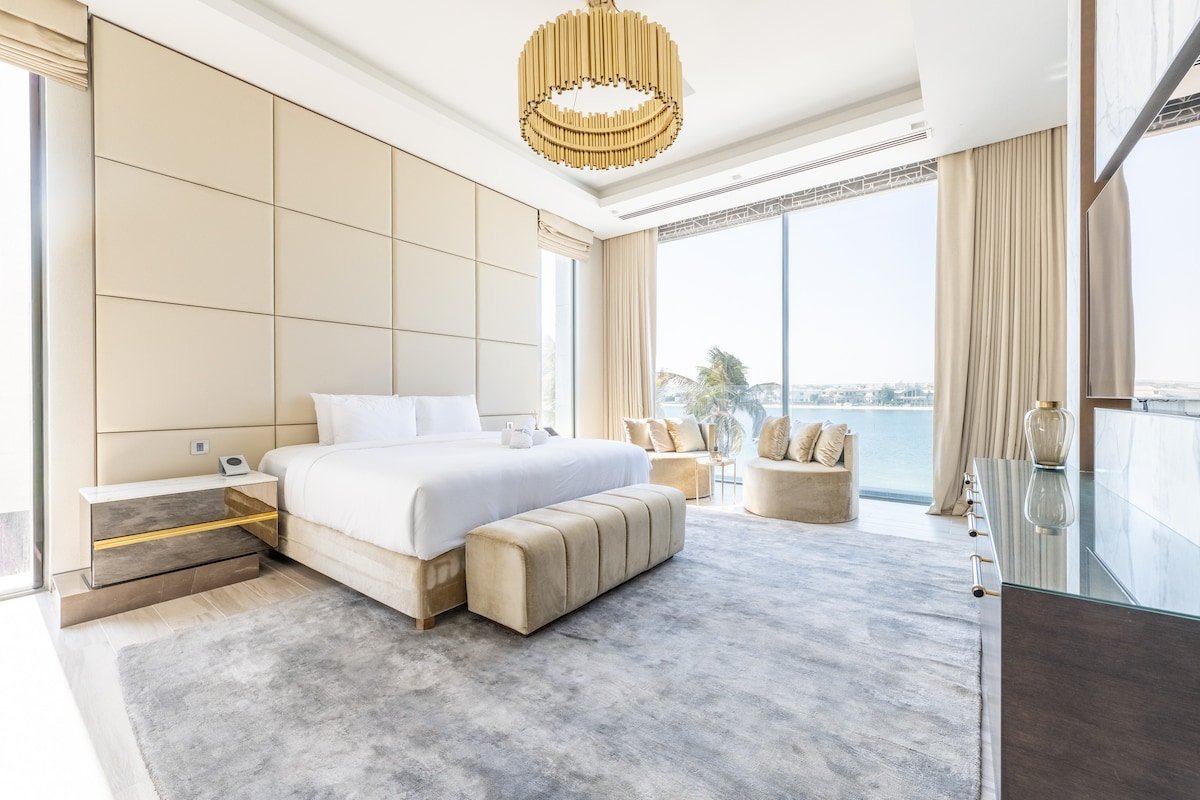 Ultra-Luxury 6BR Palm Villa – Private Pool & Beach gallery image 3