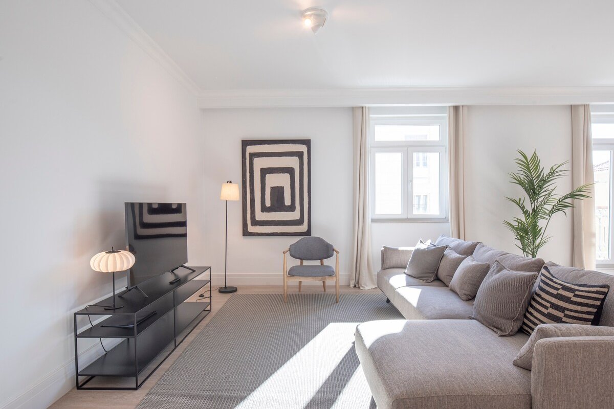 Charming Apartment in a Private Condominium w/Pool gallery image 4